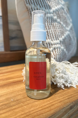 This all natural body oil has hints of cognac, pralines, vanilla, and sandalwood.