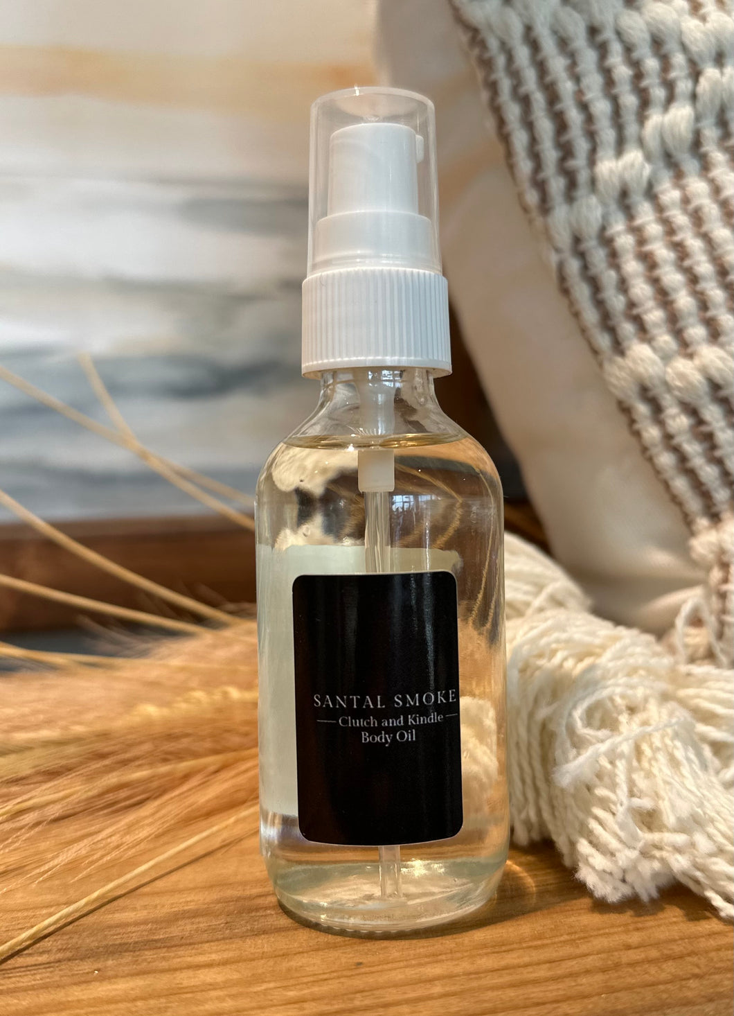 This all natural body oil in SANTAL SMOKE has hints of leather, smoke, musk and tonka beans, which gives it a masculine scent. 