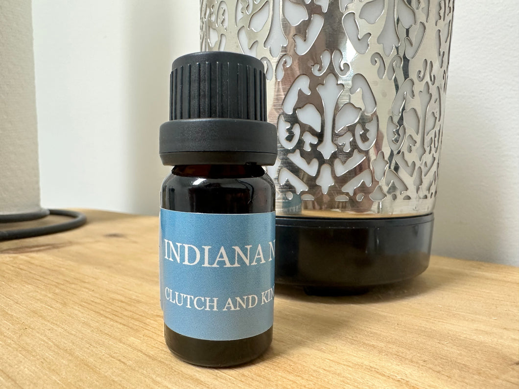 This home fragrance oil In INDIANA NIGHTS has scents of salt, sandalwood and musk, which gives it a masculine smell. 