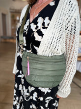 Load image into Gallery viewer, Puffer Belt Bag | Choose Your Color
